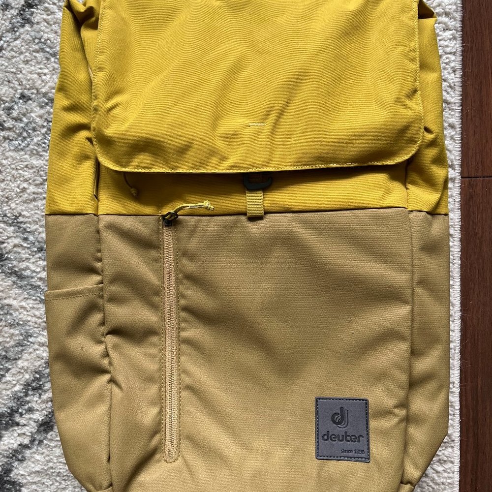 Deuter UP SEOUL Lifestyle Daypack (Great condition) in Yellow/Gold (almond)